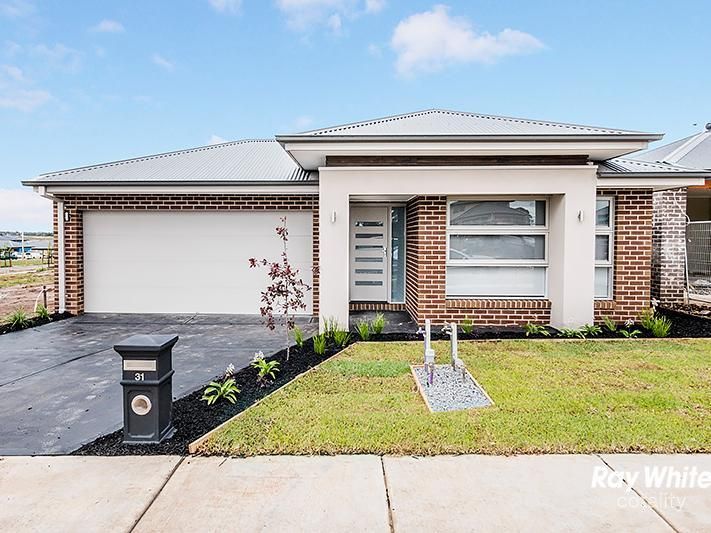 8 Nirvana Ave, Officer, VIC 3809