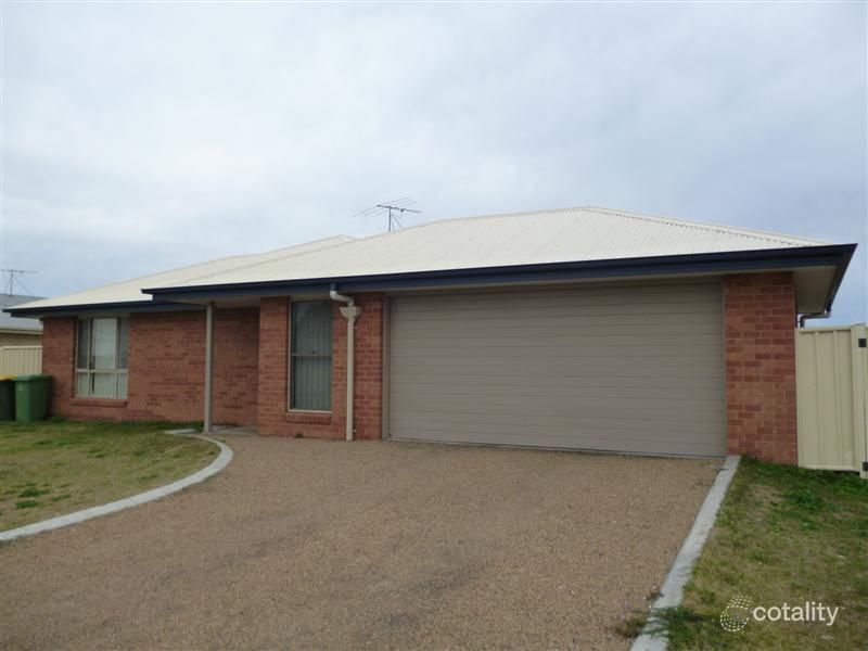 11 Barry Pl, Dalby, QLD 4405
