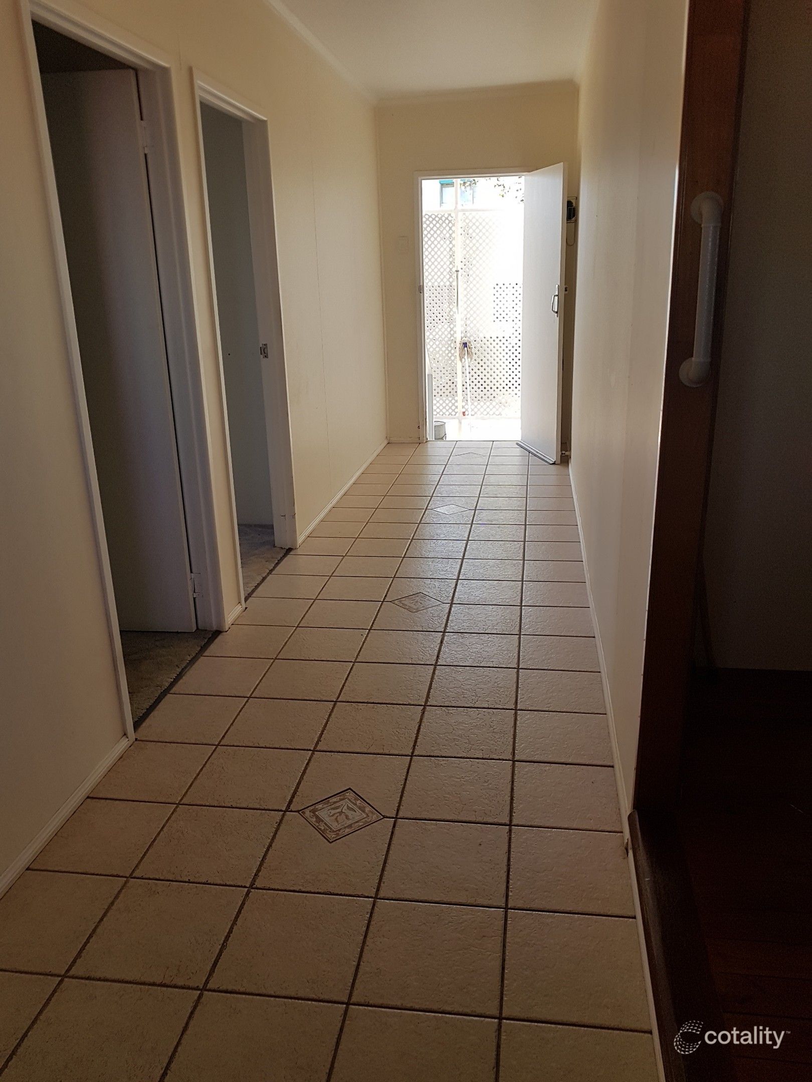 16 Stansfield St, Hughenden, QLD 4821