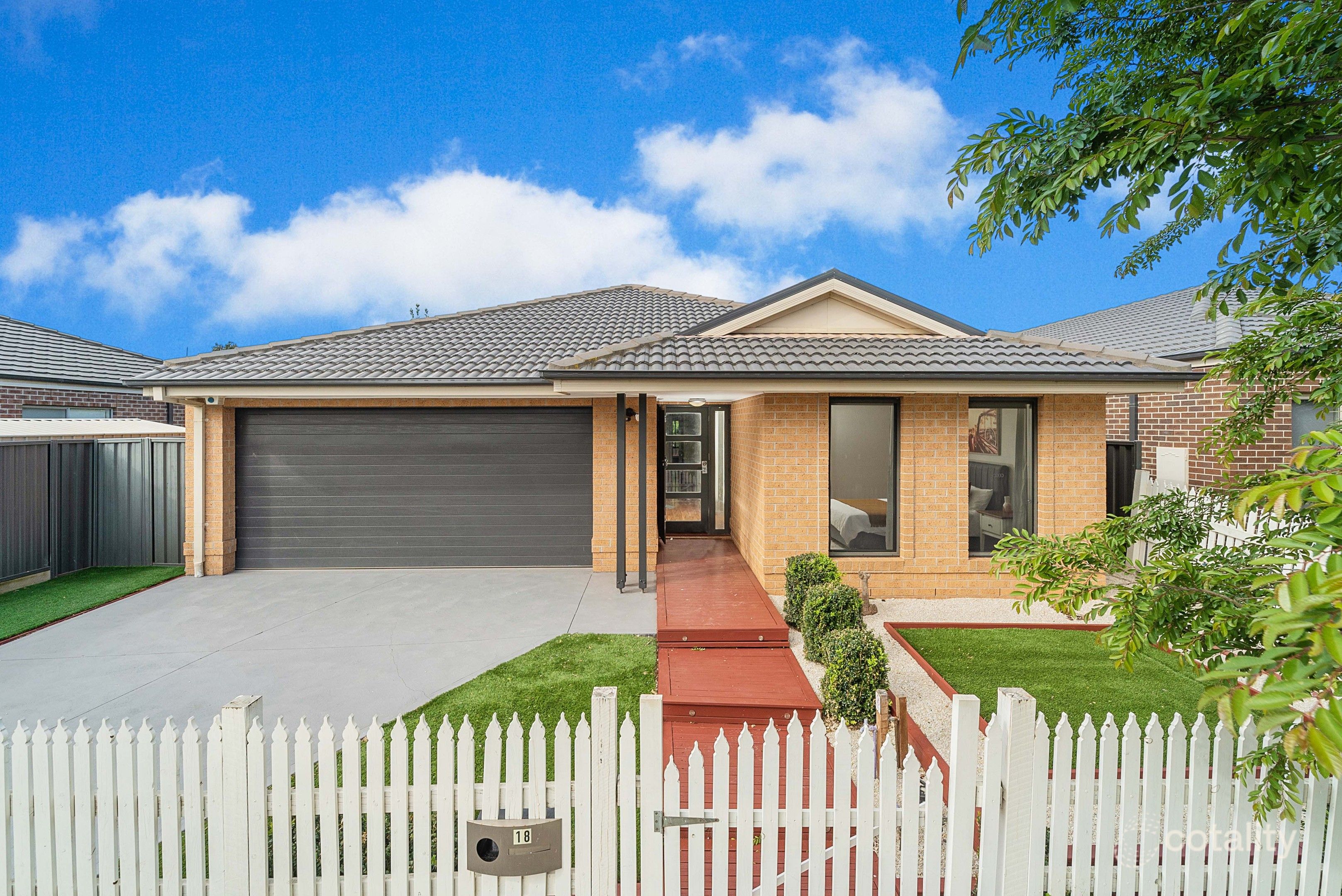 18 Landmark Cres, Manor Lakes, VIC 3024
