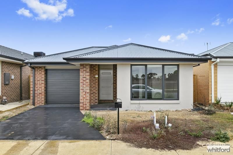 11 Amber Ave, Charlemont, VIC 3217