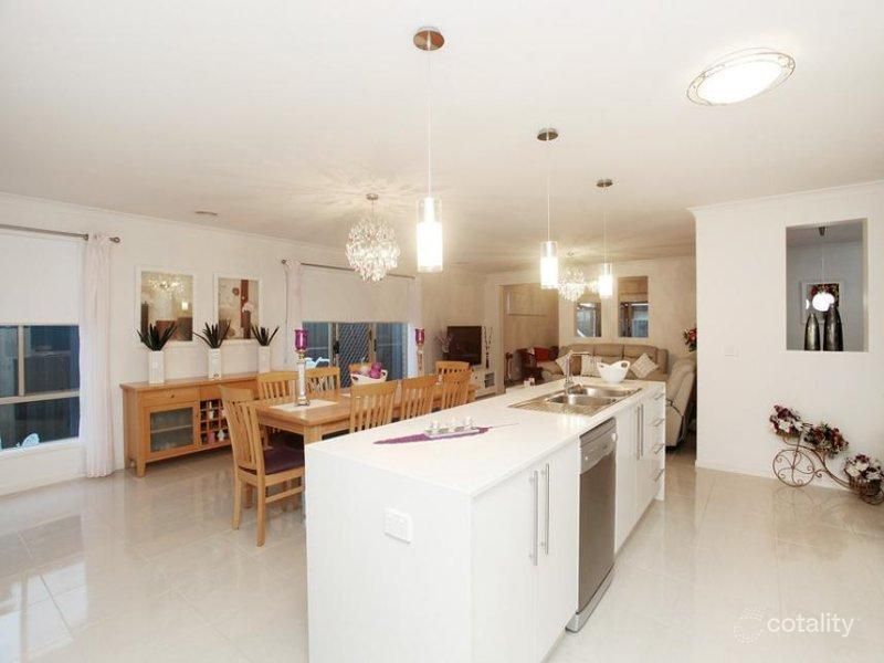 4 Heathcote Rd, Manor Lakes, VIC 3024