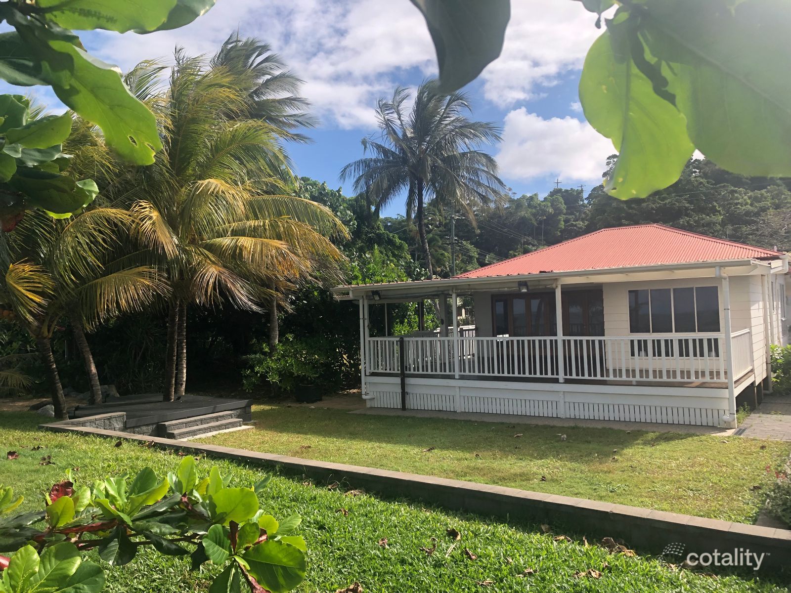 8 Elizabeth St, Flying Fish Point, QLD 4860