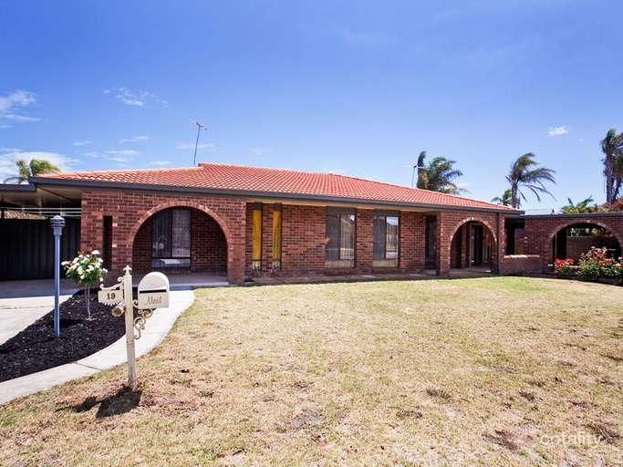 19 Saint Andrews Way, West Lakes, SA 5021