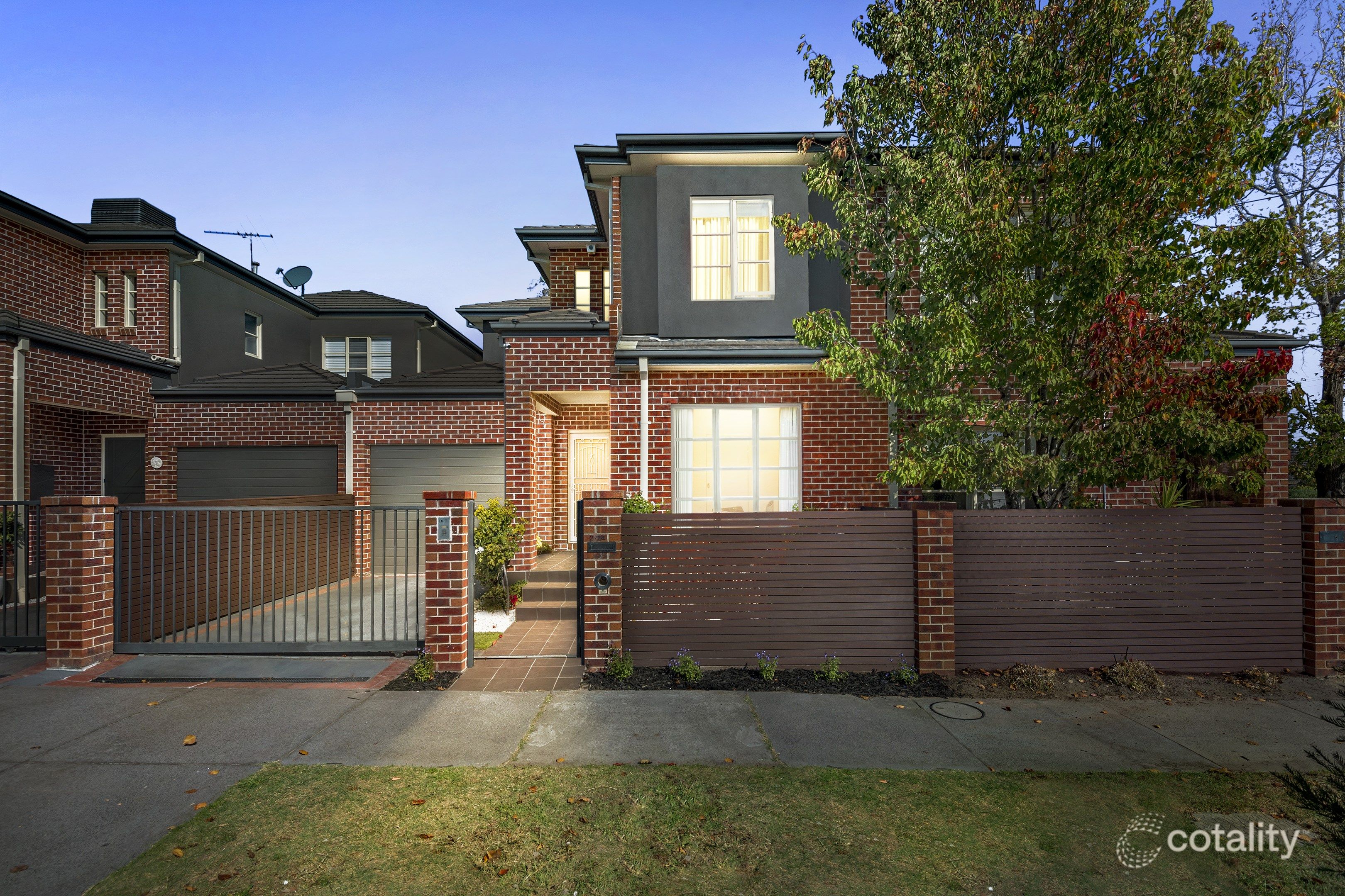 2/24 Poath Rd, Hughesdale, VIC 3166