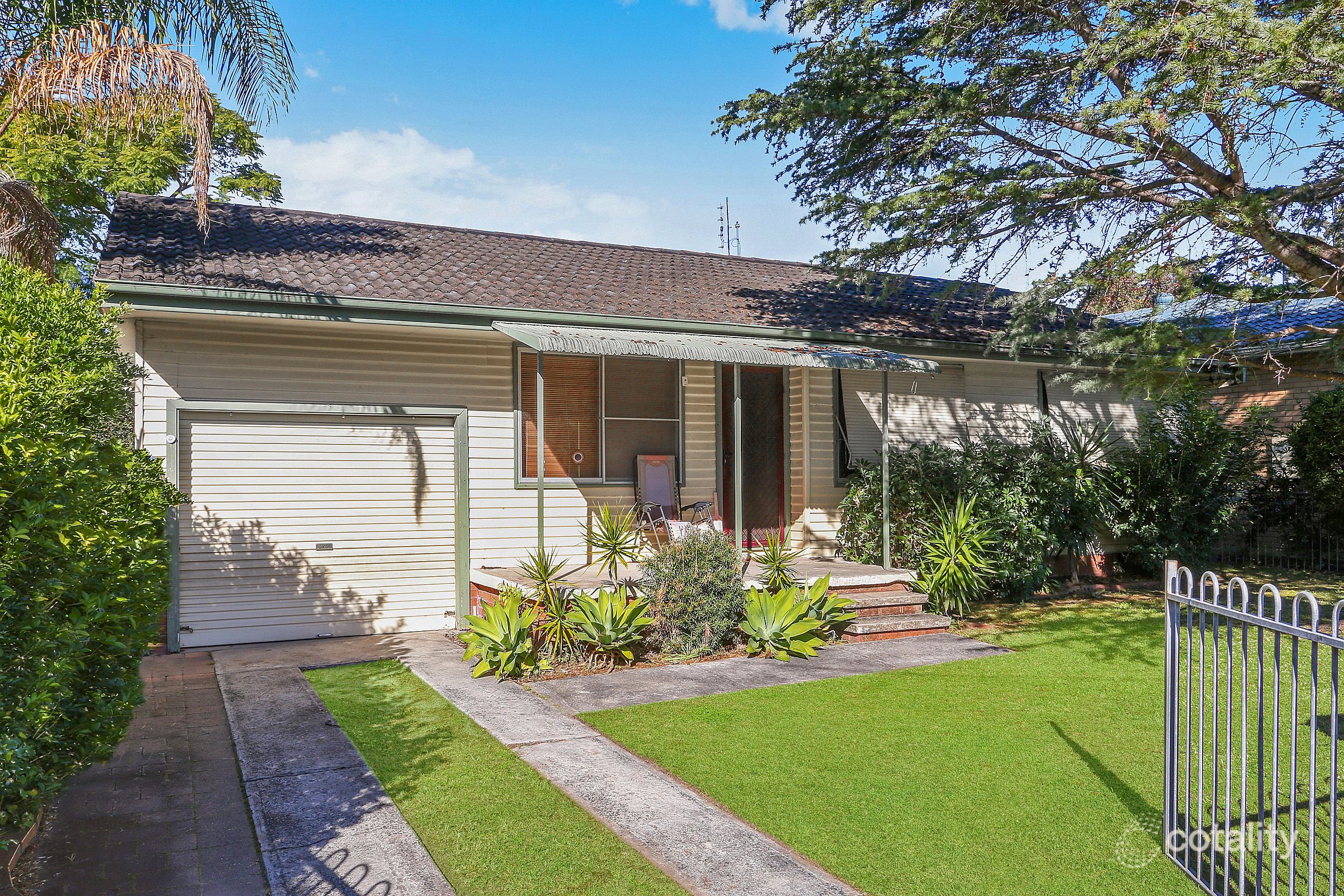 6 Sunshine Dr, Point Clare, NSW 2250