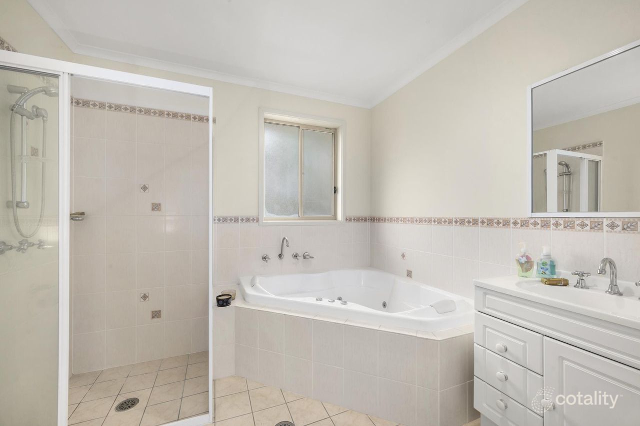 8 Loxton Pl, Dunlop, ACT 2615