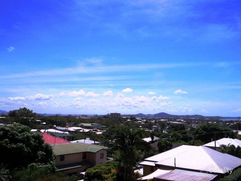 12 Hill Cres, West Gladstone, QLD 4680