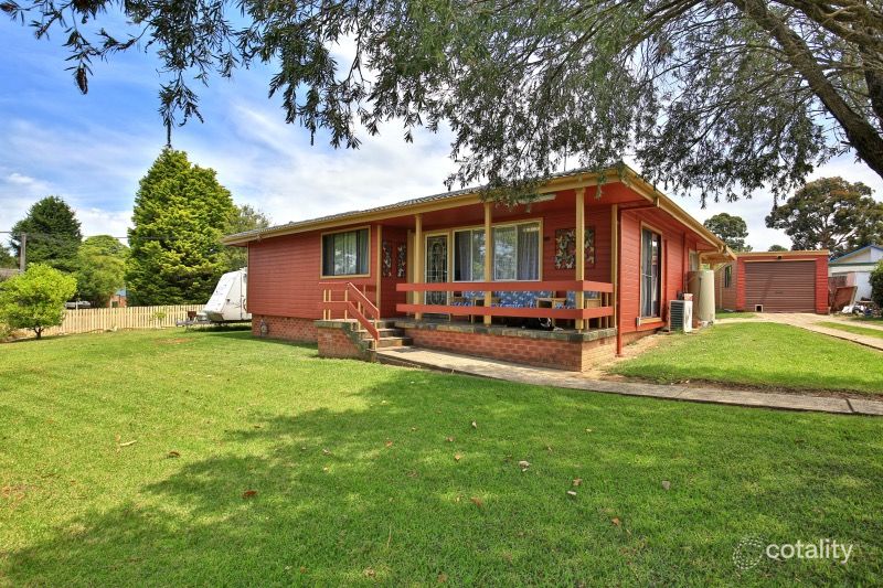 17 Alfred St, Bomaderry, NSW 2541