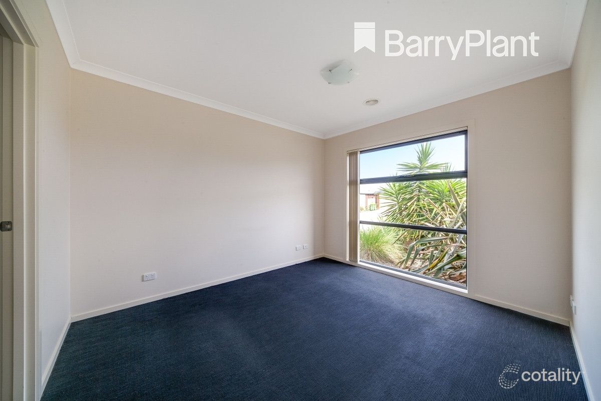 10 Rosella Ave, Pakenham, VIC 3810