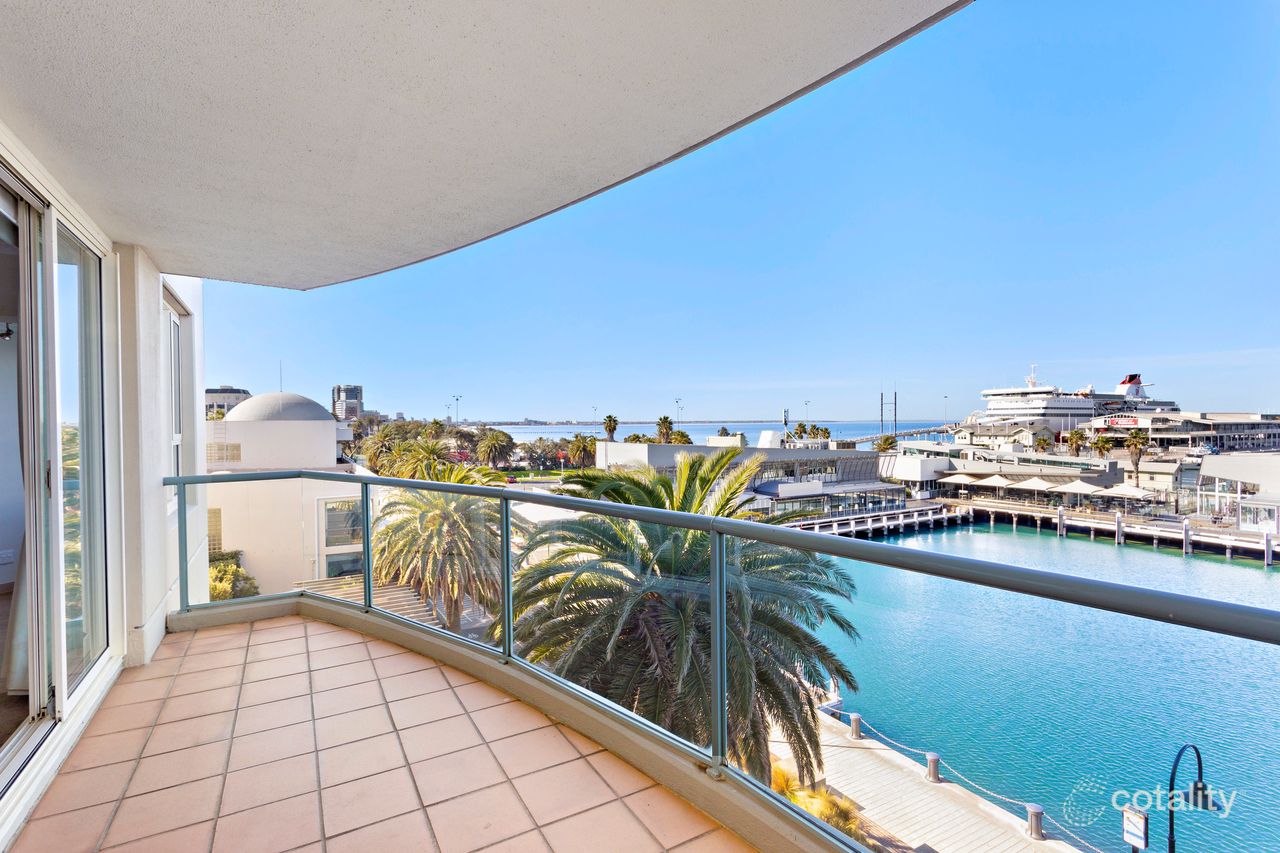 402/107 Beach St, Port Melbourne, VIC 3207