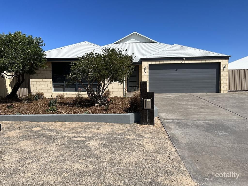 7 Shamrock St, Wandina, WA 6530