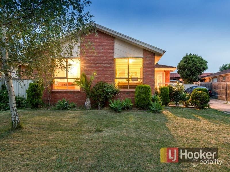 64 Thomas Mitchell Dr, Endeavour Hills, VIC 3802