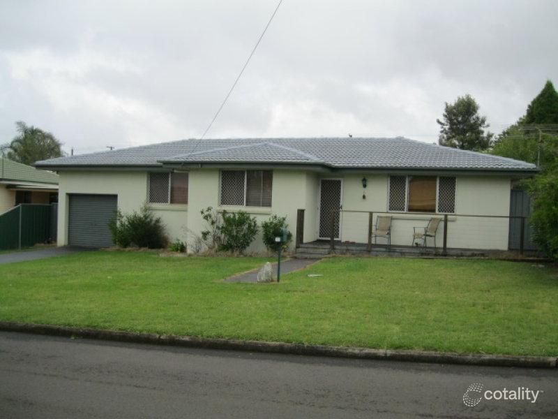 11 Challenor St, Rockville, QLD 4350