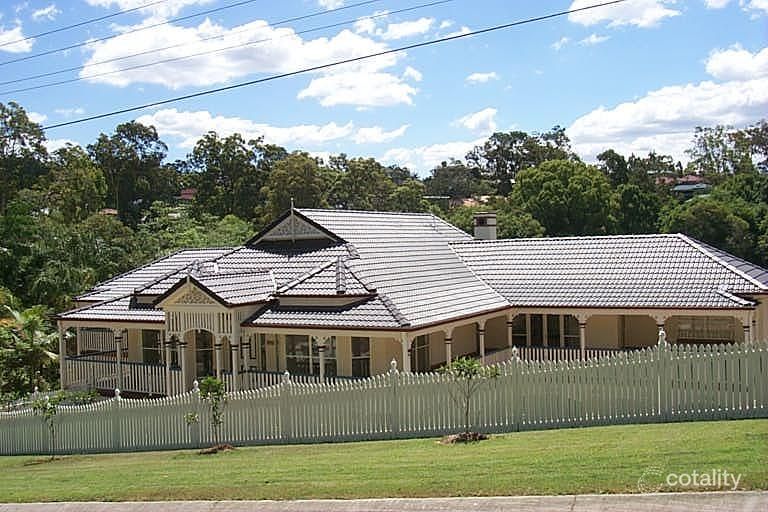 72 Tristania Rd, Chapel Hill, QLD 4069