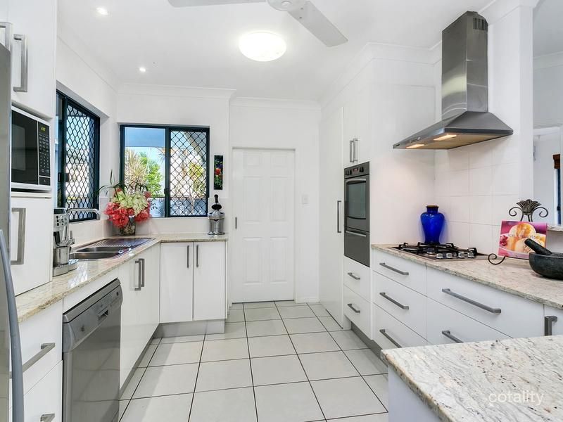 15 Sago Cl, Palm Cove, QLD 4879