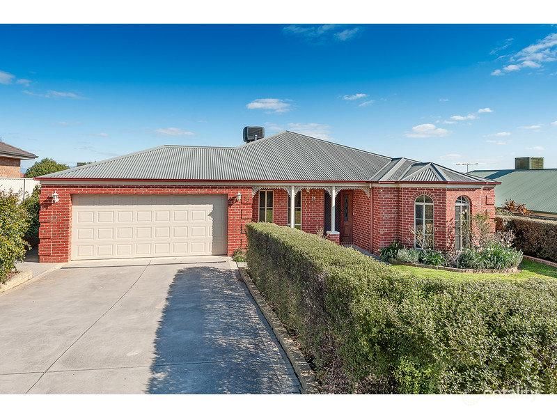 15 Honeysuckle St, Thurgoona, NSW 2640