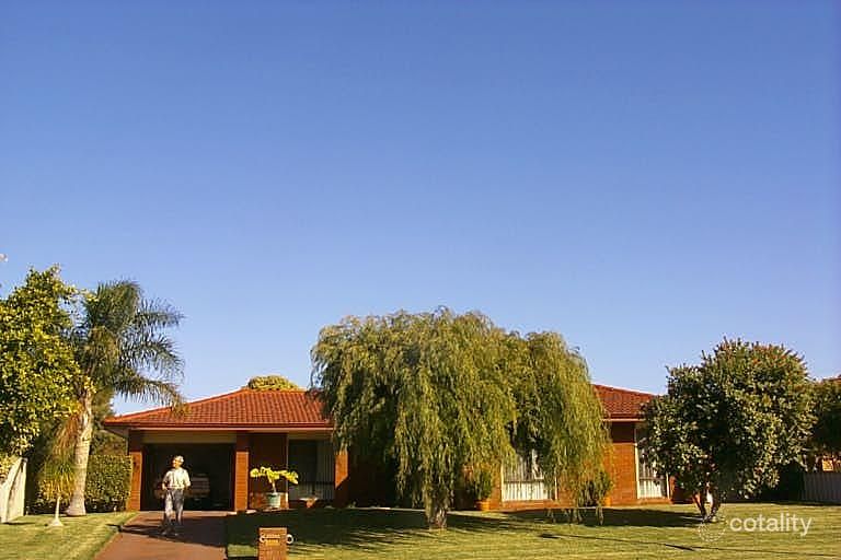 8 Jamaican Rd, Safety Bay, WA 6169