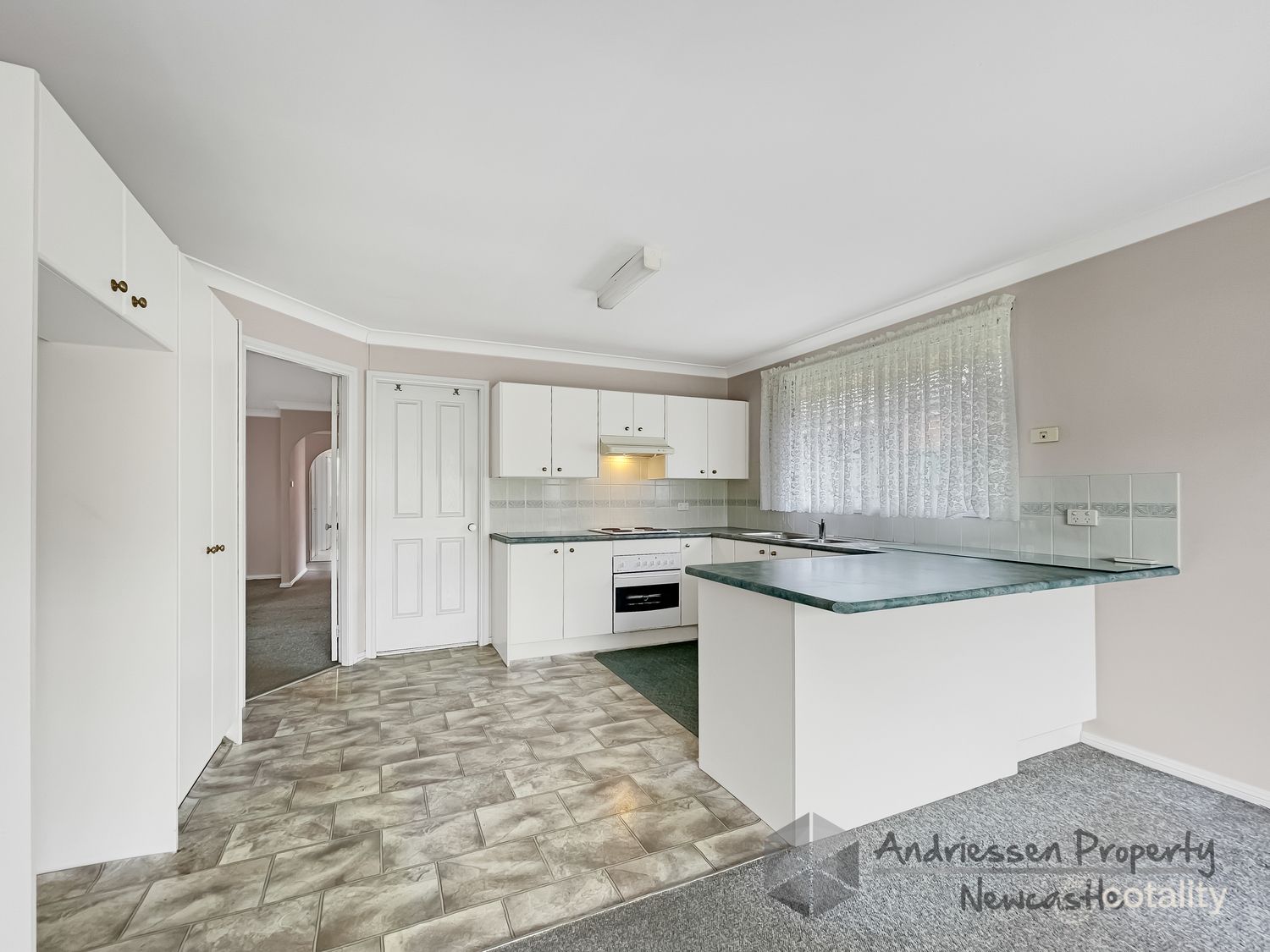 2 Cardinal Cl, Cameron Park, NSW 2285