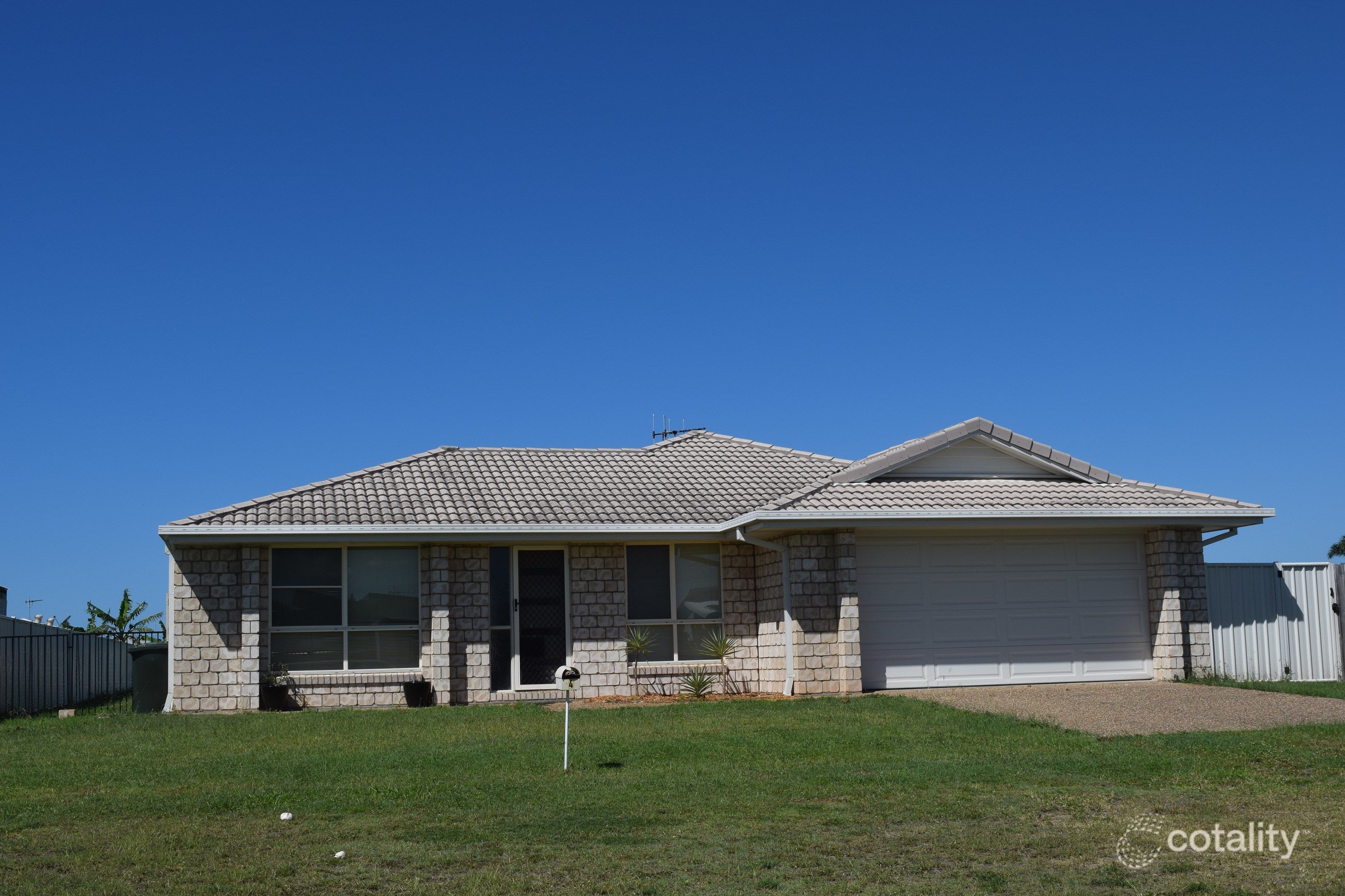 24 Avalon St, Burnett Heads, QLD 4670