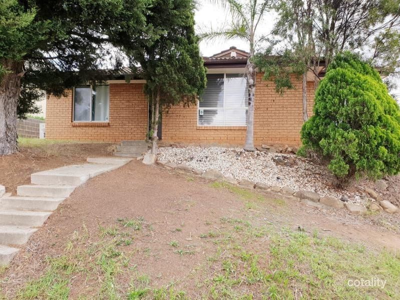 6 Brownlow Pl, Ambarvale, NSW 2560