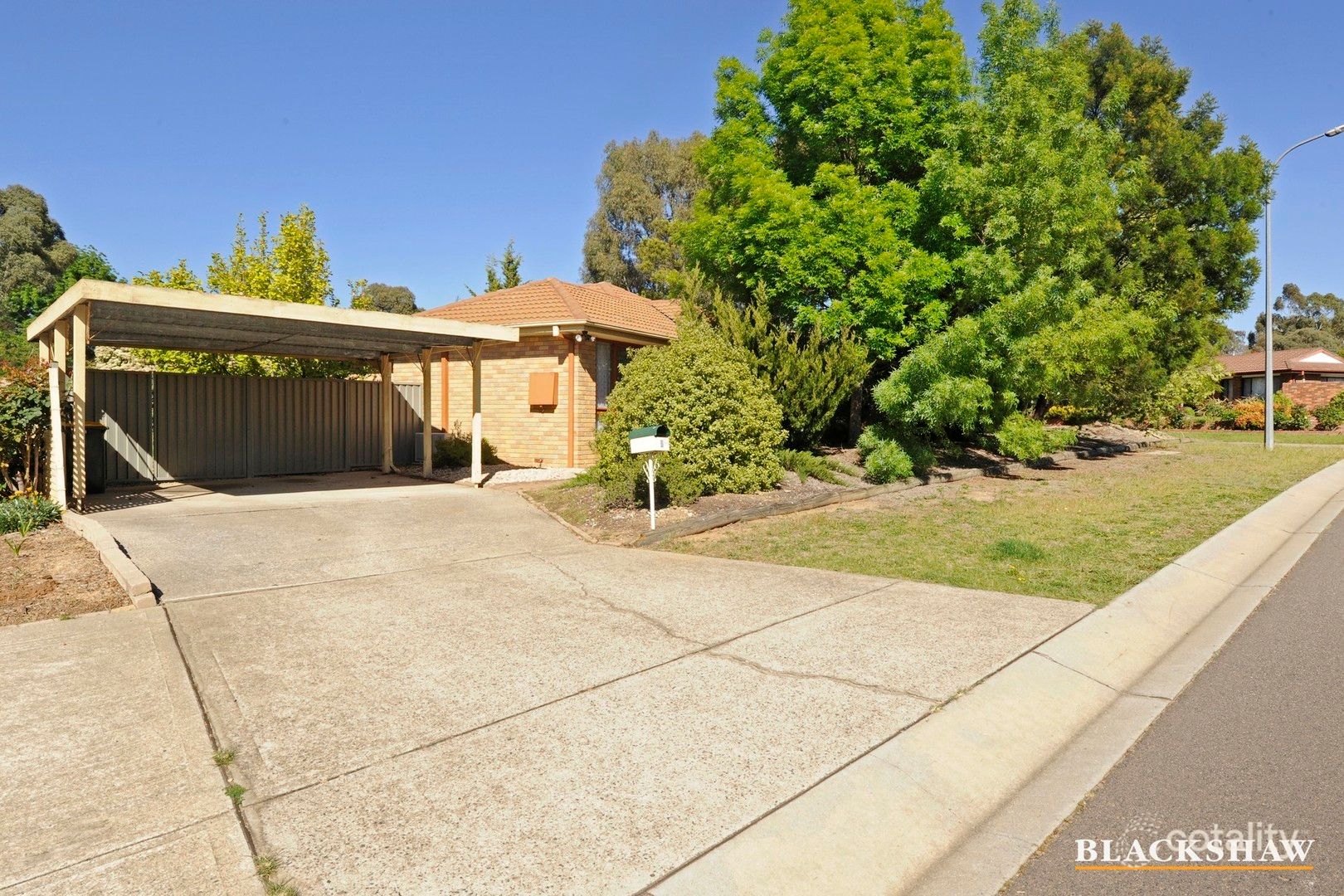 2 Hazel Smith Cres, Oxley, ACT 2903