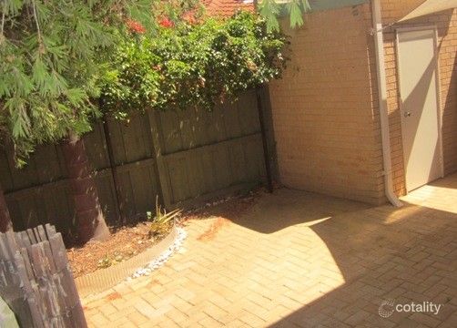 15/17 Cayley St, Glendalough, WA 6016