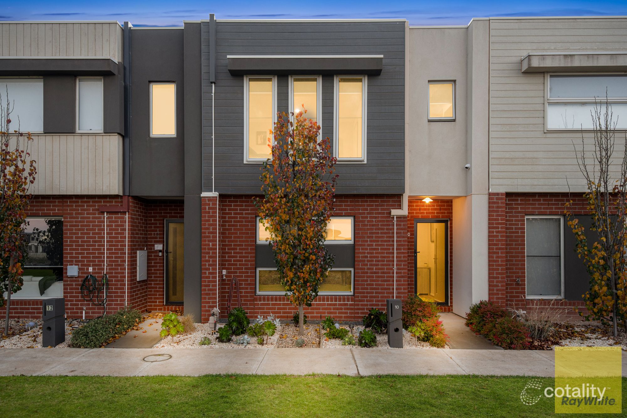 10 Burdock Walk, Truganina, VIC 3029