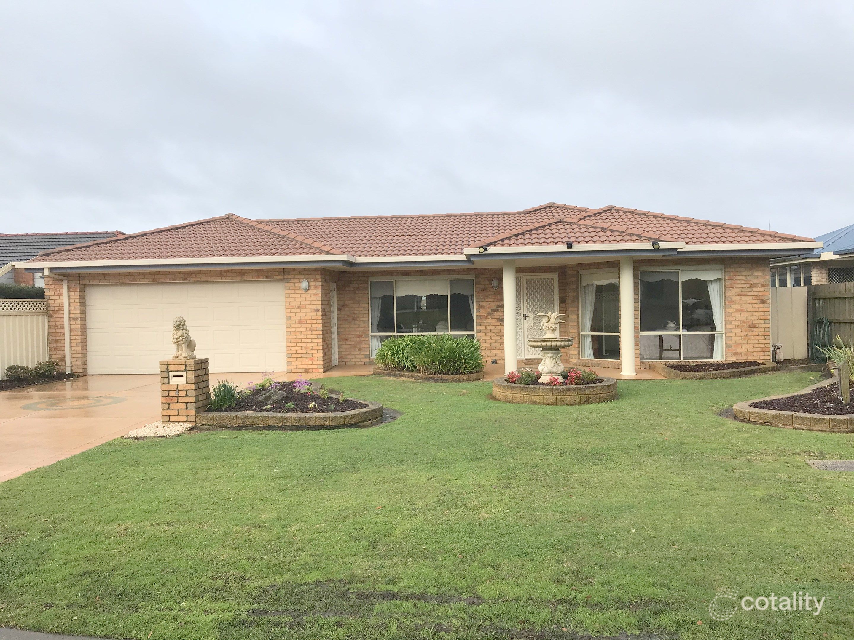 4 Woodland Heath Dr, Inverloch, VIC 3996