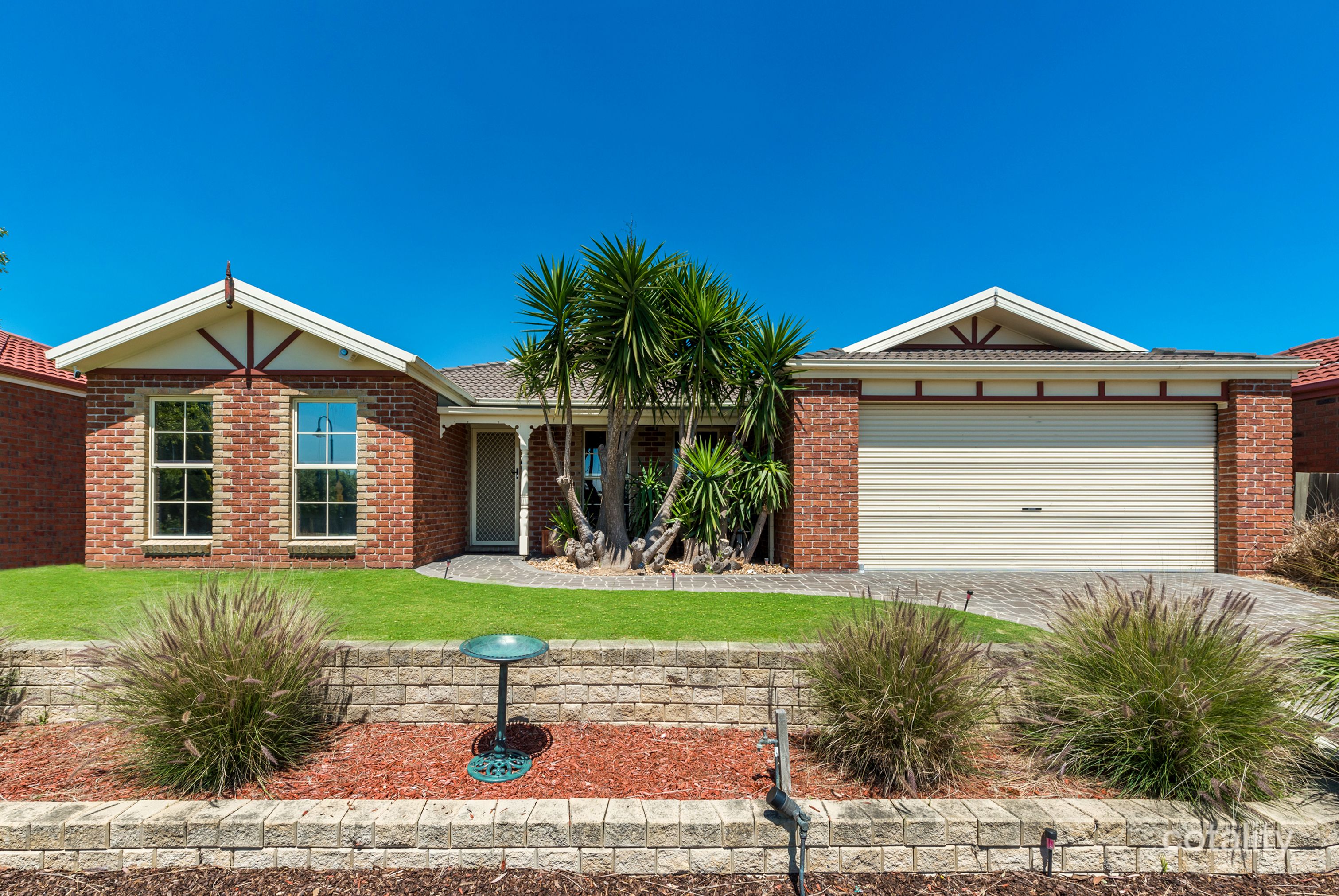 14 Edinburgh Dr, Skye, VIC 3977