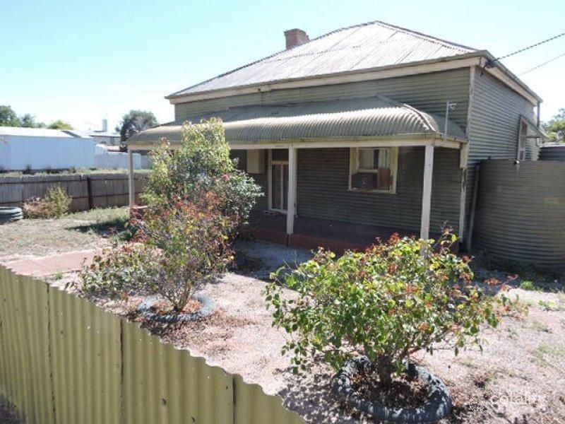 4 Fourth St, Quorn, SA 5433