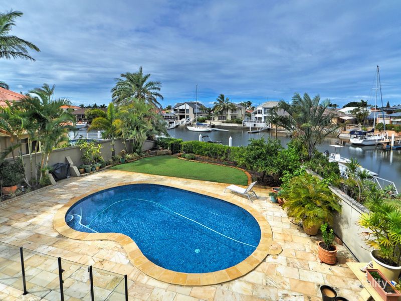 7 Kavieng Cres, Runaway Bay, QLD 4216