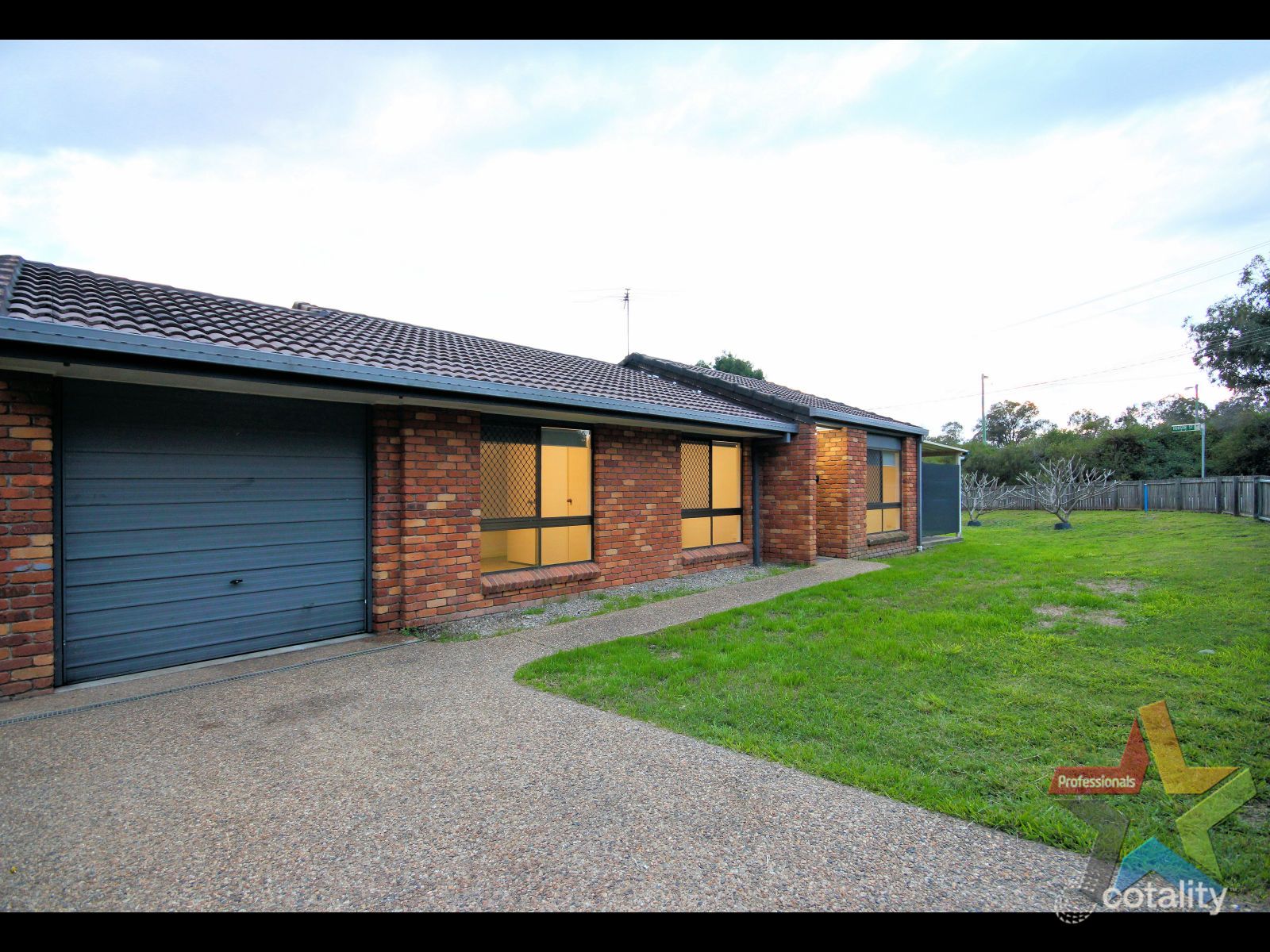 2 Hudson St, Dinmore, QLD 4303