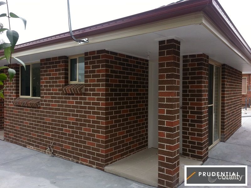 1 Grahame Ave, Glenfield, NSW 2167