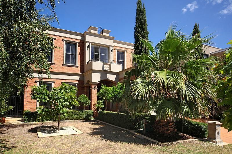 21 Winston Way, Murrumbeena, VIC 3163