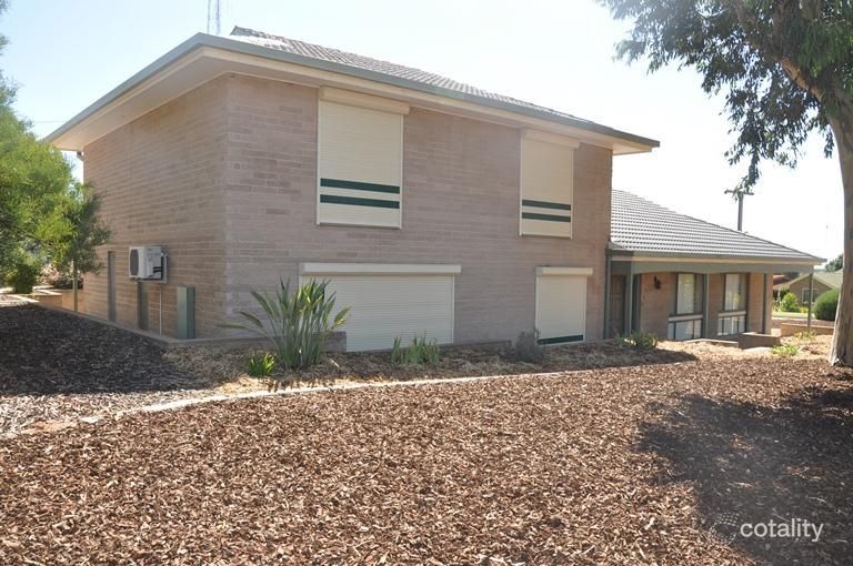 3 Heinemann Cres, Waikerie, SA 5330