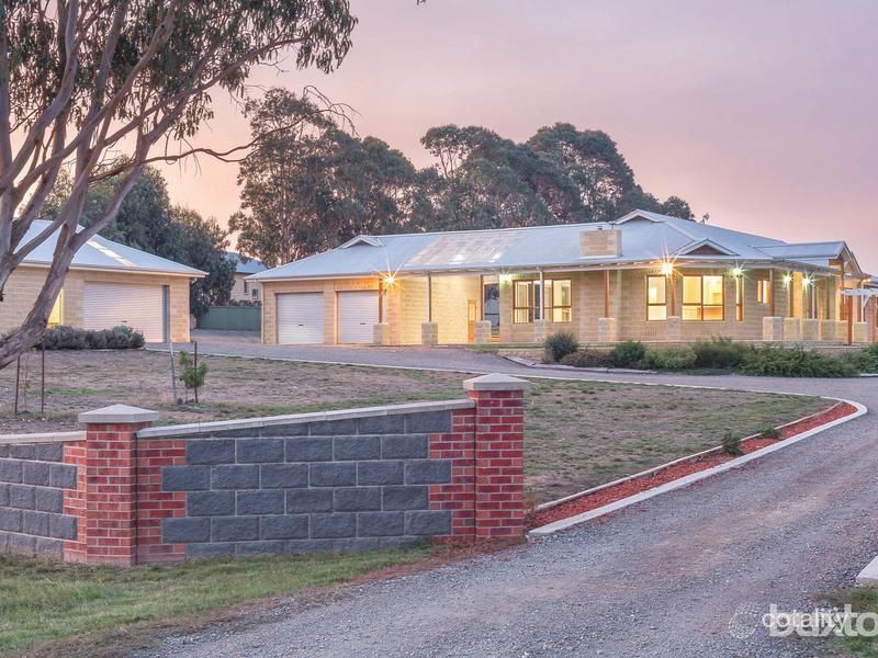 36 Pound Hill Rd, Miners Rest, VIC 3352