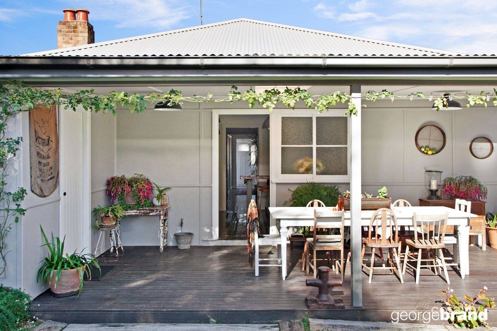 8 Lushington St, East Gosford, NSW 2250