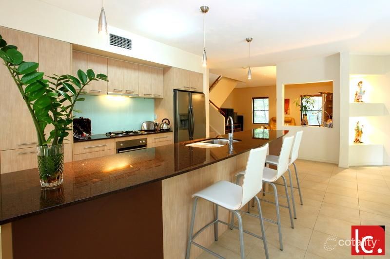 1/3 Harcourt Cres, Southport, QLD 4215