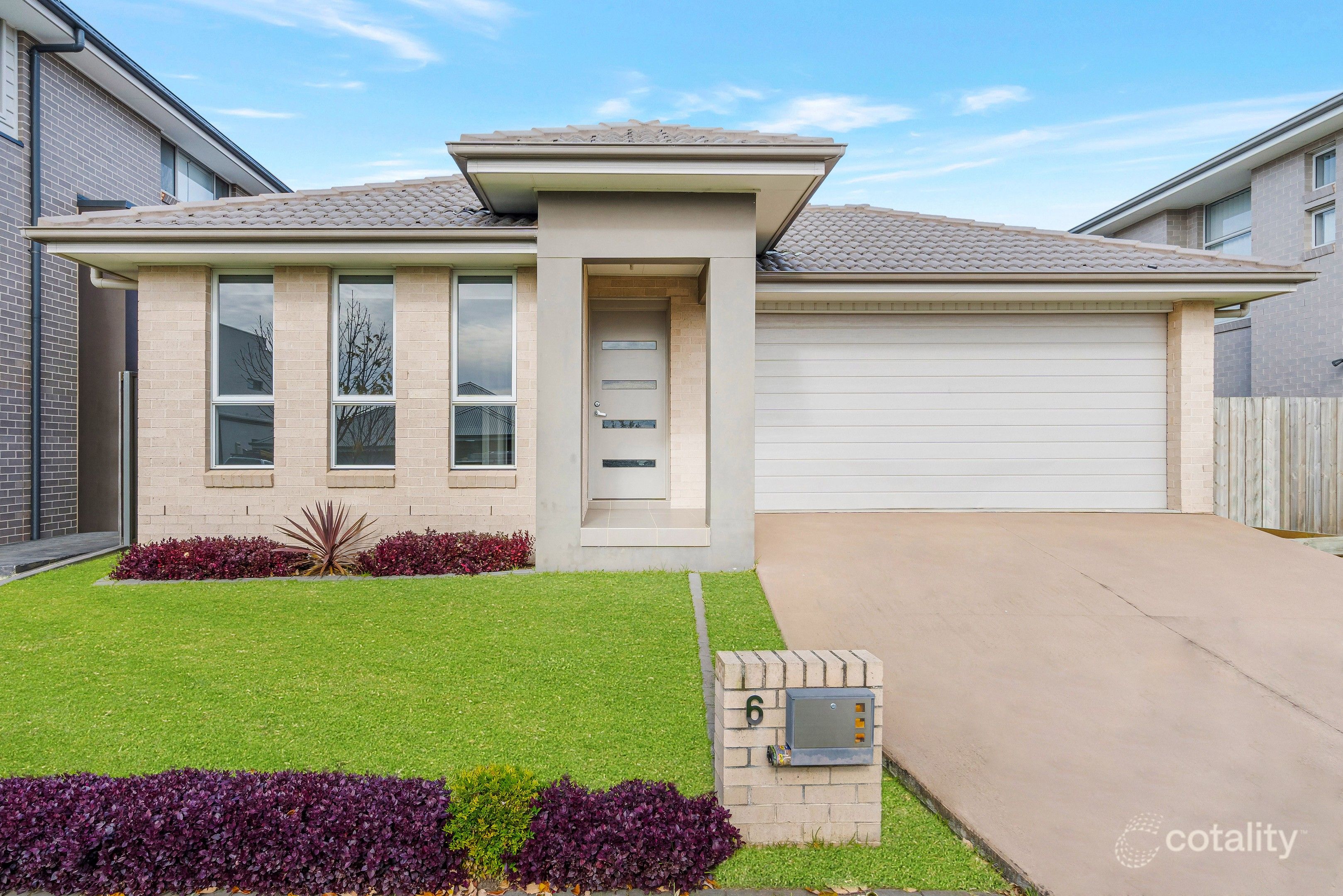 6 Walker St, Oran Park, NSW 2570