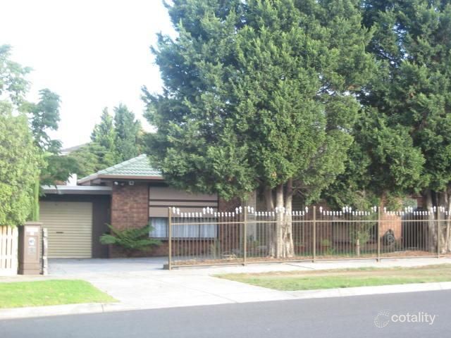 4 Chantell Ave, Endeavour Hills, VIC 3802