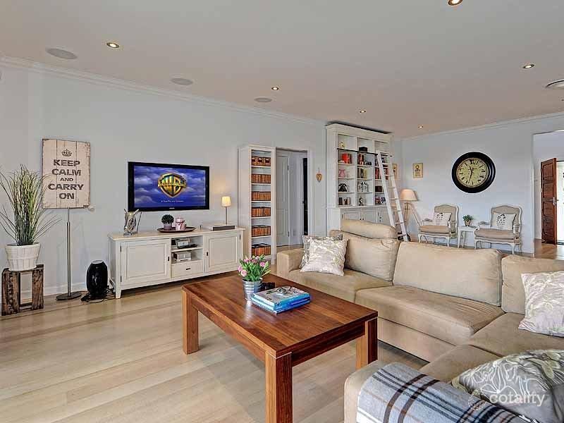 25 Drysdale Pl, Paradise Point, QLD 4216