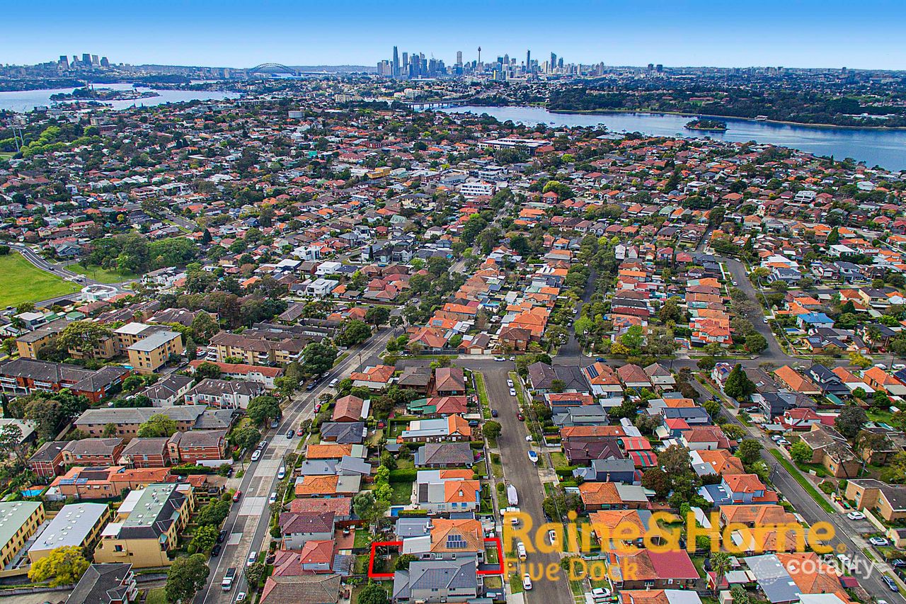 14 Bouvardia St, Russell Lea, NSW 2046