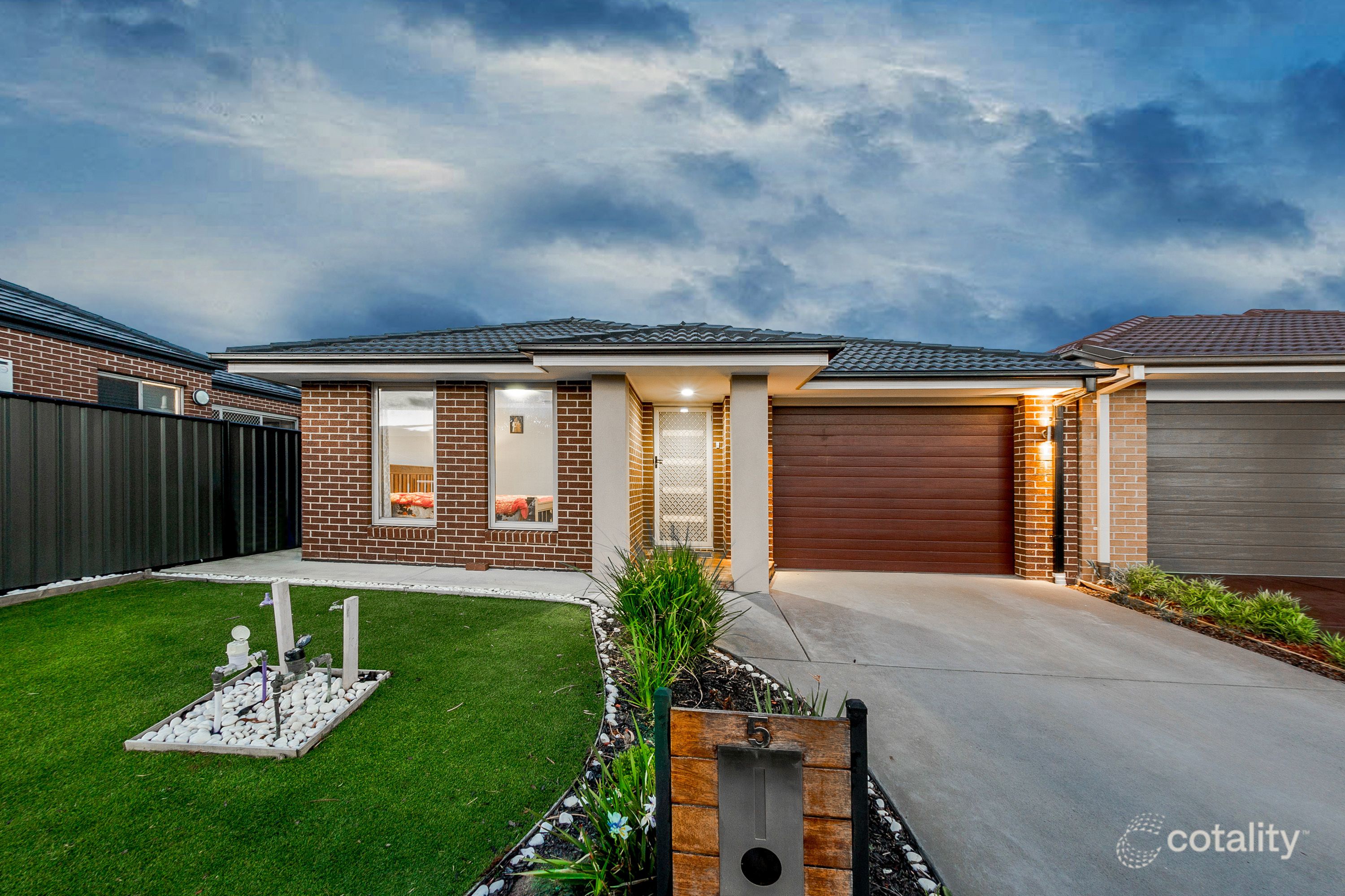5 Elodea Way, Cranbourne North, VIC 3977