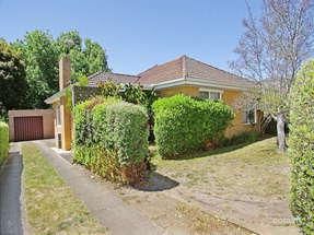 2 Kennedy Gr, Highton, VIC 3216