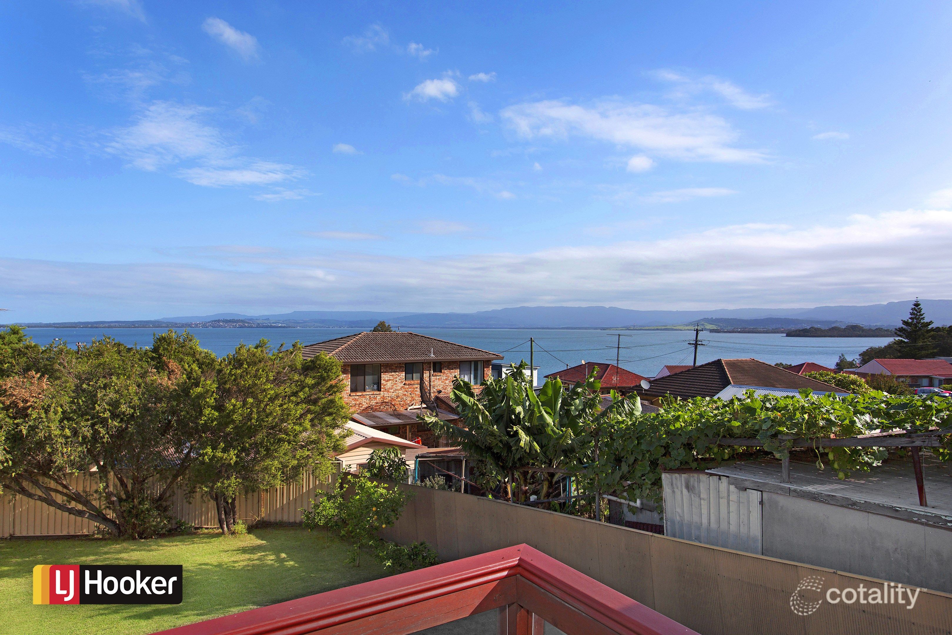 65 Grand View Pde, Lake Heights, NSW 2502
