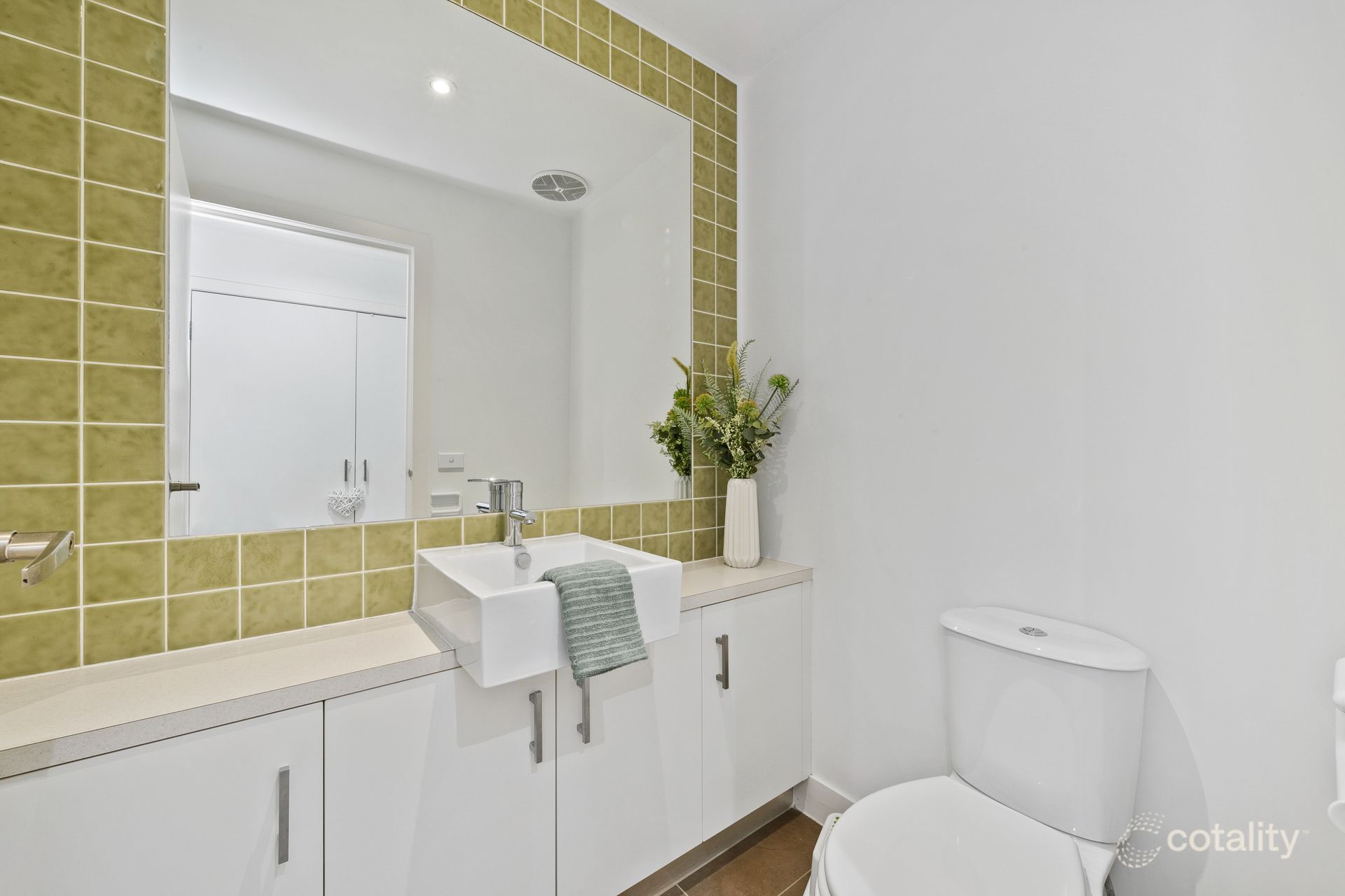 2/49 Jade Way, Hillside, VIC 3037