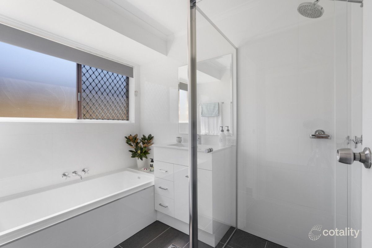 1/49 Botanical Dr, Labrador, QLD 4215