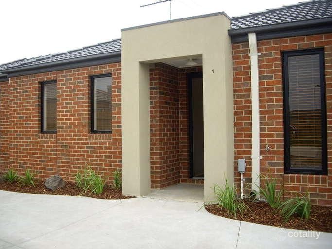 10 Nandaly Pl, Cranbourne West, VIC 3977