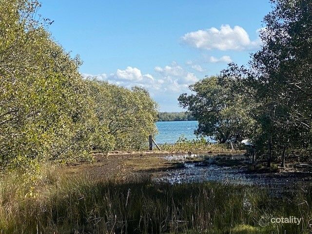 74 Charles Tce, Macleay Island, QLD 4184